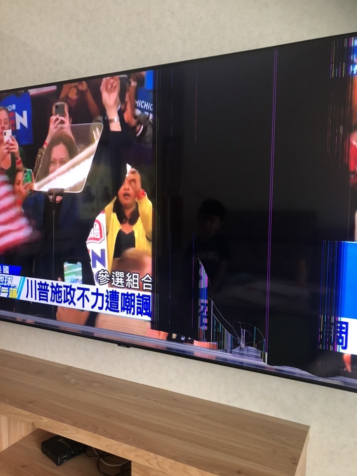 三星UA65TU8500 購入兩個星期面板破裂,這什麼情形!