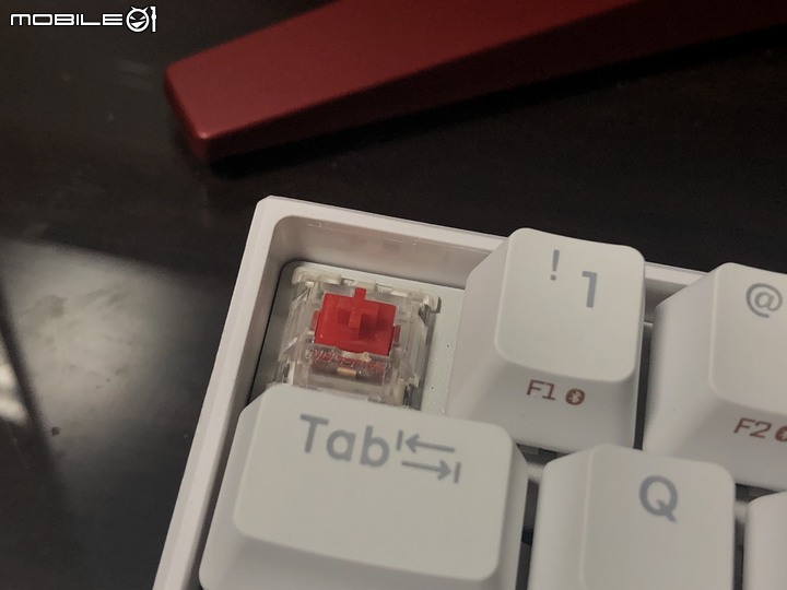 點我看大圖 輕巧的60%無線雙模機械鍵盤開箱- ObinsLab Anne Pro 2