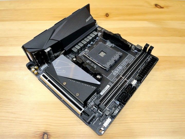 七奈米的小G機 feat. B550I AORUS x R7 4750G