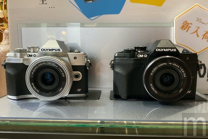 Olympus更新E-M10 Mark IV，增加自拍觸控操作、五軸機身防震與新感光元件