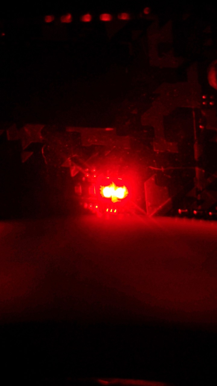 電腦無法開機，主機板亮cpu跟ram