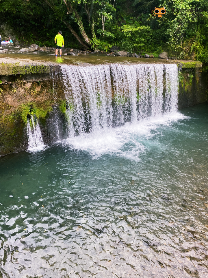 新北烏來入門溯溪|加九寮溪跳水、天然滑水道!