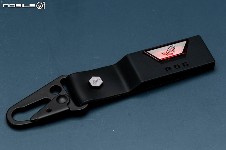 ROG STRIX GT35 電競主機實測 寬版機體擴充性與散熱兼具