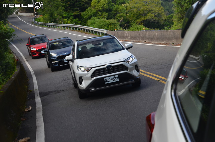RAV4 / Kuga / Forester / Sportage / Tiguan 集體評比 四驅型 SUV 全面考驗!