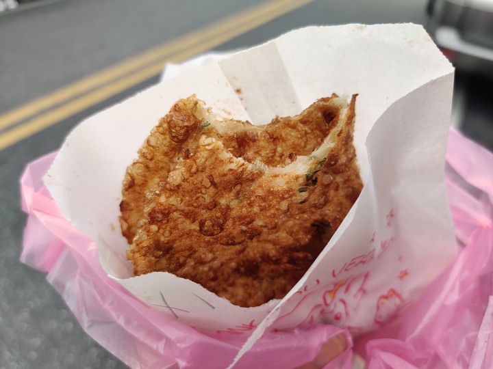 【小惡魔振興券】花蓮炸彈小吃組合技(炸彈蔥油餅+炸彈檸檬茶)雙創始店的綜合炸彈