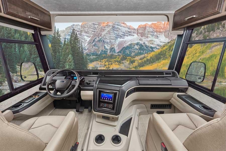 參觀高端品牌的入門 Class RV，遊覽車等級😬😬，分享給大家，看大家喜不喜歡