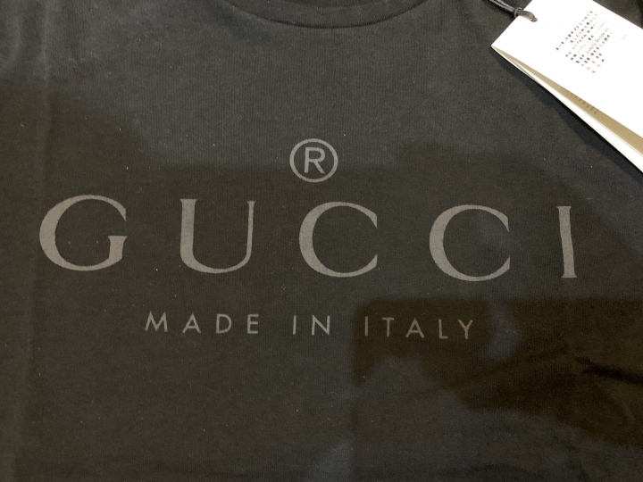 「開箱」GUCCI黑色帶綠紅側背包 & 黑色logo Tee