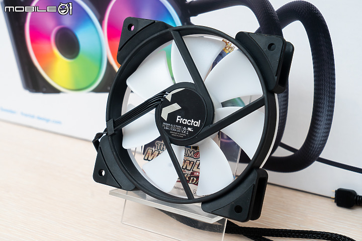 來自北歐寒流的高性能冷卻 Fractal Design Celsius+ S24 Prisma