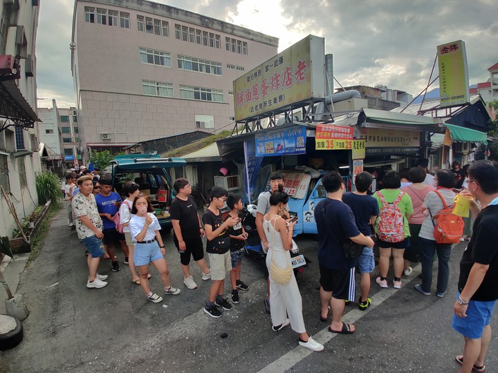 【小惡魔振興券】花蓮炸彈小吃組合技(炸彈蔥油餅+炸彈檸檬茶)雙創始店的綜合炸彈