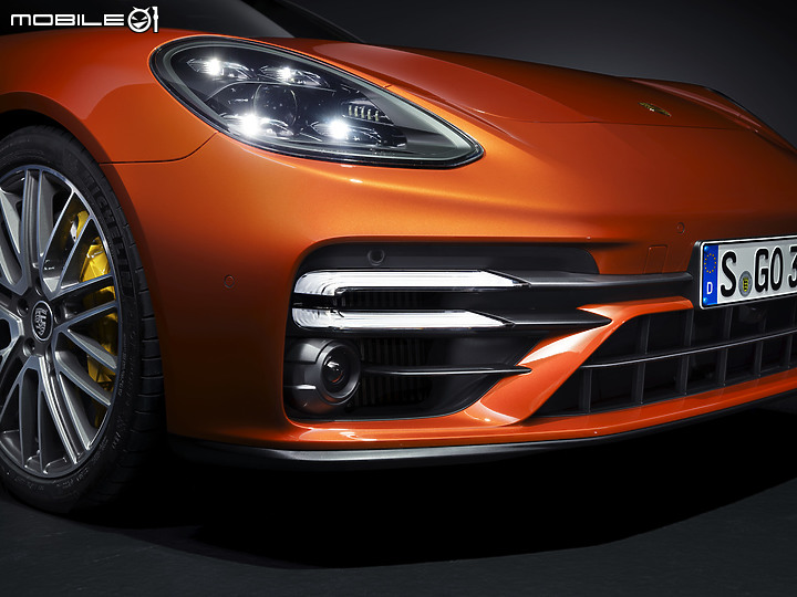 【最速跑房】小改款Porsche Panamera正式登場,內在更貼心、動力更加強勁!