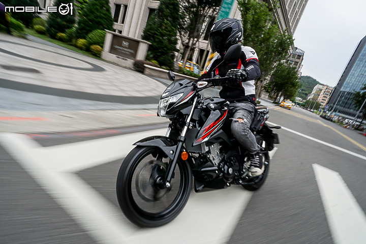 SUZUKI GSX150 Bandit 試駕 平坐墊才是舒適的本尊