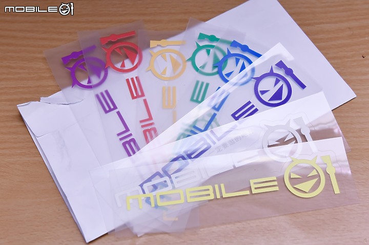 【簡單開箱】MacBook PRO 16 特別版 Mobil 01貼紙開箱(誤～