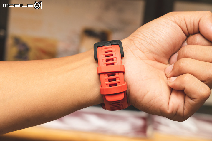 Garmin Instinct X EVA 聯名錶款開箱襲來！機體配色與帥氣的收藏盒都是亮點！