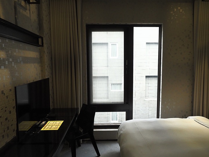 【小惡魔振興券】【住宿分享】The tree house 樹屋旅店 — 位在高雄市區內,六合夜市附近的特色設計旅店