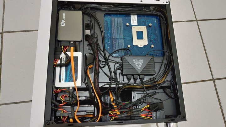 電源分倉的機殼硬碟安裝