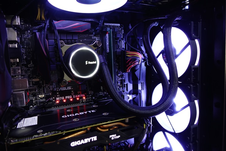 【開箱】Fractal Design Define 7 Compact(側透玻璃)  重磅登場！！