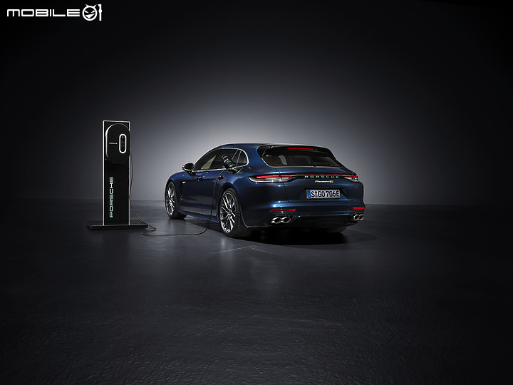 【最速跑房】小改款Porsche Panamera正式登場,內在更貼心、動力更加強勁!