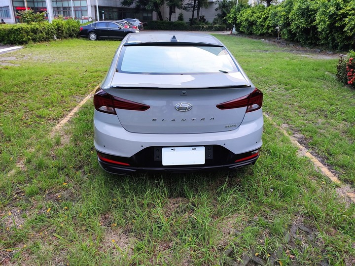 (簡易開箱)首購族 Elantra sport 極速版 水泥灰
