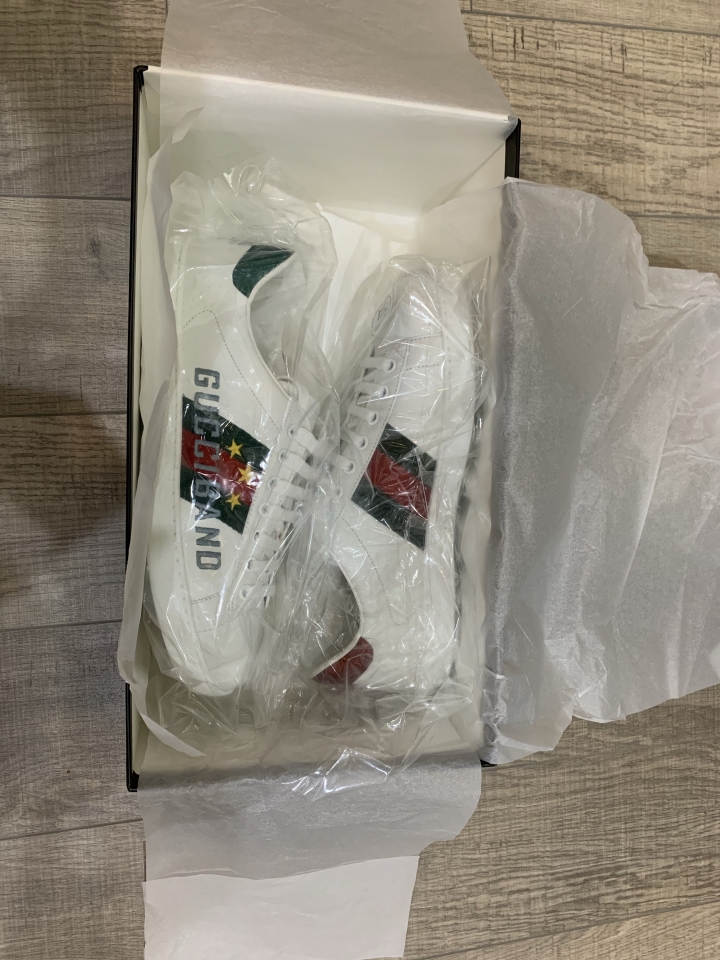 「開箱」GUCCI黑色帶綠紅側背包 & 黑色logo Tee