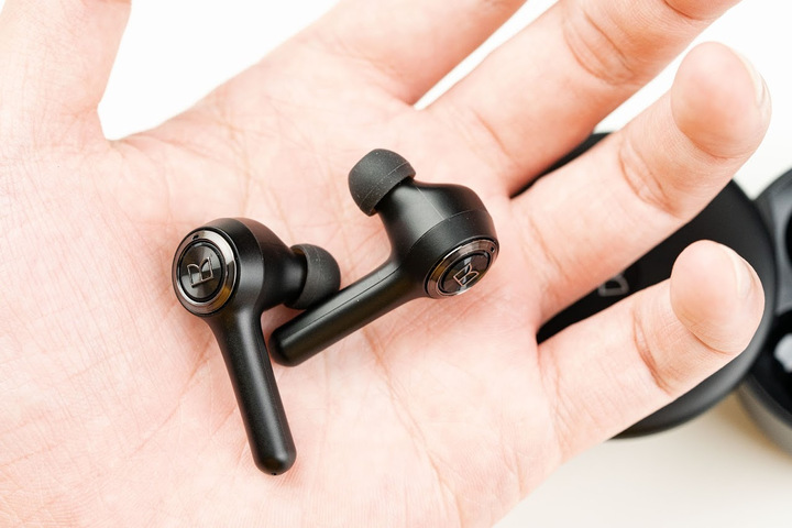 魔聲Monster Clarity 102 Airlinks通話定位的真無線藍牙耳機