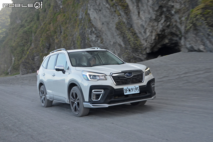 RAV4 / Kuga / Forester / Sportage / Tiguan 集體評比 四驅型 SUV 全面考驗!