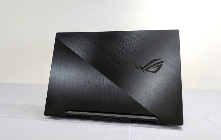硬派黑暗騎士 ASUS ROG Zephyrus G15 潮魂黑不專業開箱