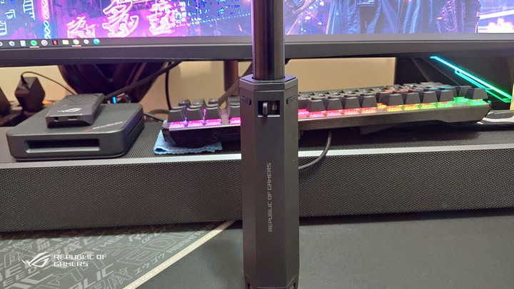 ROG Strix XG17AHPE專業可攜式電競顯示器(簡單開箱-圖文多)