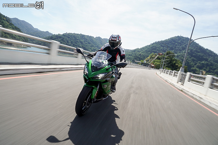 2020 Kawasaki Ninja 1000SX 重點試駕 四缸旅跑也能平順柔滑