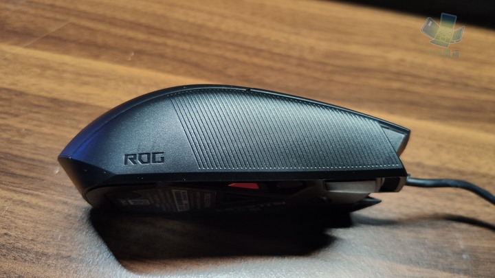 【小宅開箱】ASUS ROG Strix Impact II Electro Punk 「粉」出你的風格