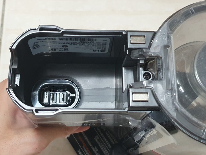 真機皇,LG CordZero ThinQ A9 K系列濕拖無線吸塵器開箱體驗