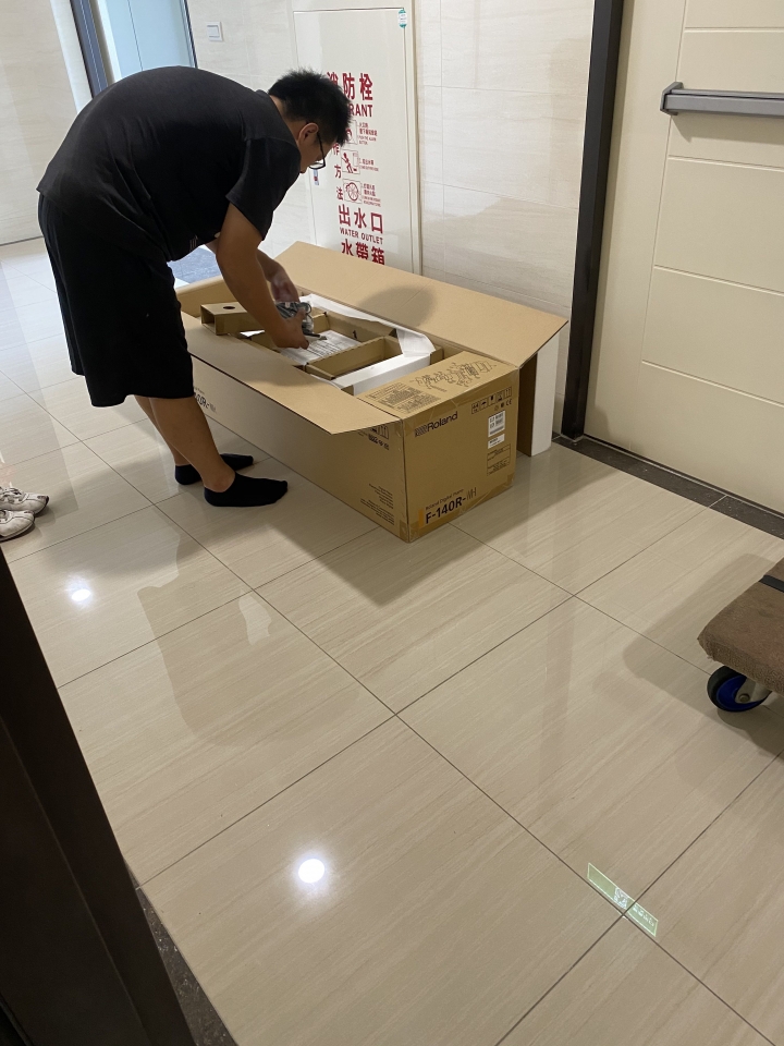 如何挑選我的第一台電鋼琴 Roland F140R