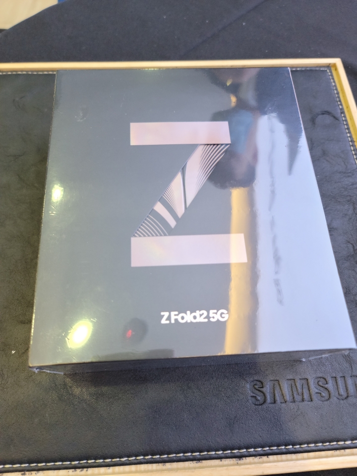 Galaxy Z Fold2 星霧金 取貨開箱分享囉！