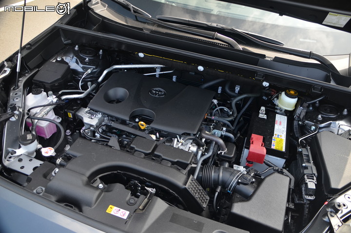Toyota RAV4 2.0 Adventure 4WD 試駕,不安於都市、脫掉制服更有休旅風格!