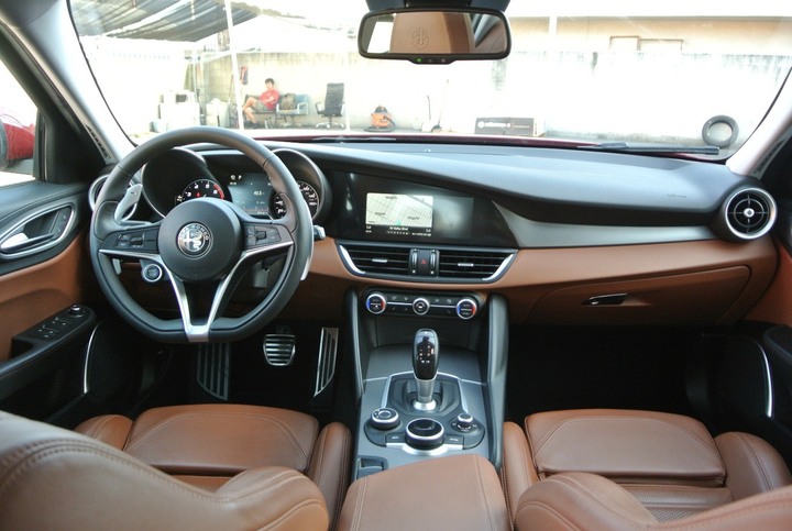 點我看大圖 Giulia Ti Sport 2WD 開箱文