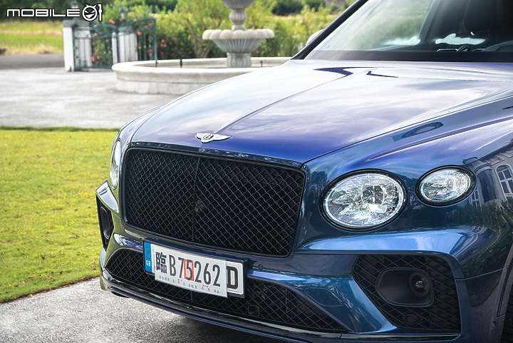 Bentley 新款 Bentayga V8 試駕 古典奢華休旅典範,科技含量益發強大!