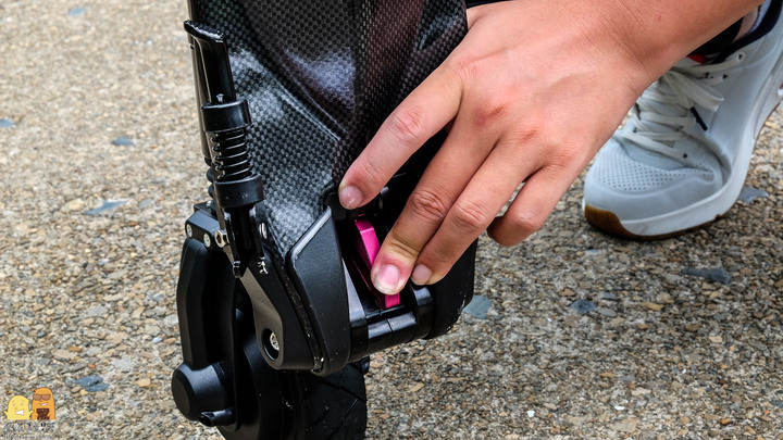 電動滑板車要怎買?購買七大重點報你知!Waymax-X6 碳纖維電動滑板車,購買首選必推它