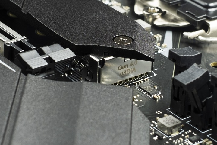 微星全系列 Z490 都支援 Gen4??MPG Z490 GAMING EDGE WIFI開箱體檢