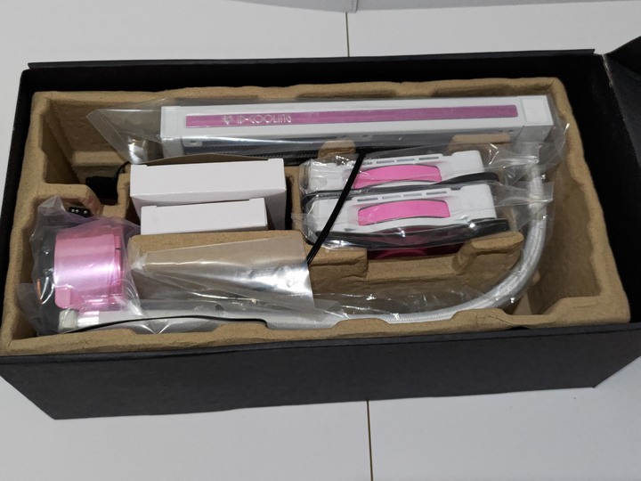 [開箱] 粉紅佳人 ID-COOLING PINKFLOW 240 一體式水冷散熱器 By 沁凱
