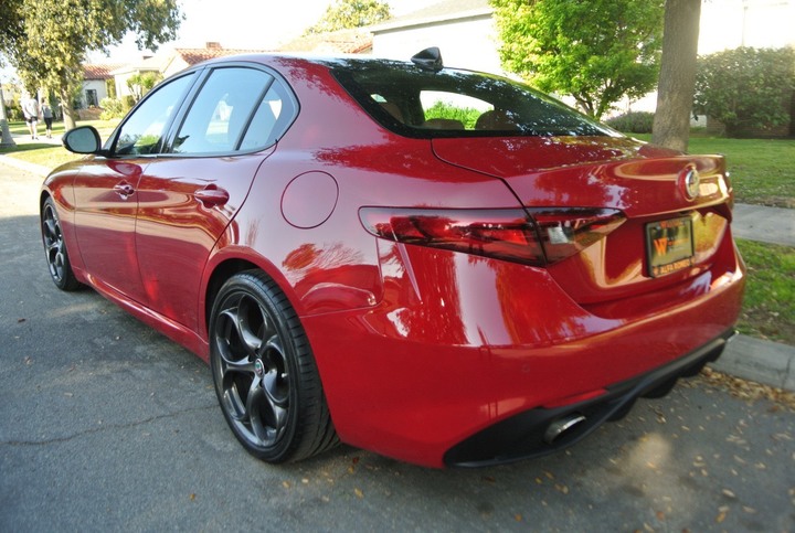 點我看大圖 Giulia Ti Sport 2WD 開箱文