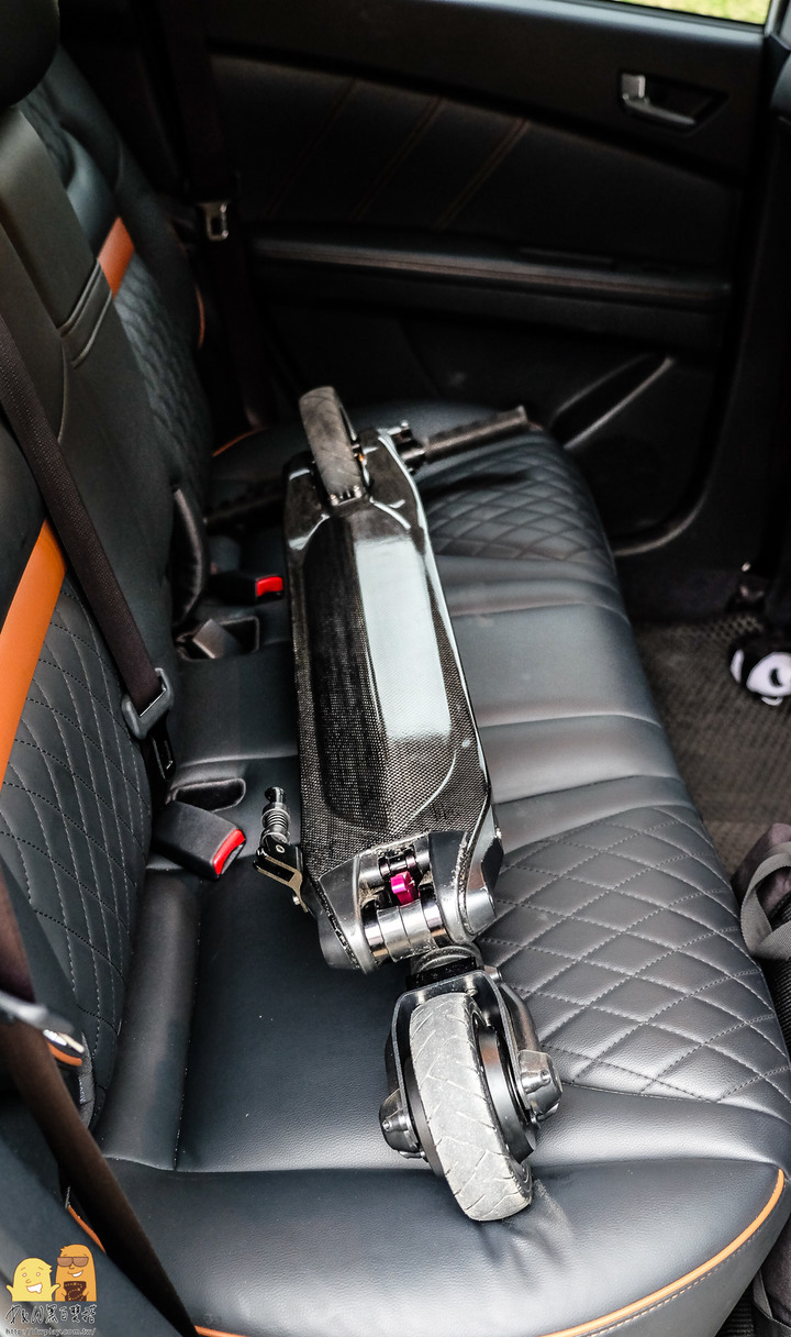 電動滑板車要怎買?購買七大重點報你知!Waymax-X6 碳纖維電動滑板車,購買首選必推它