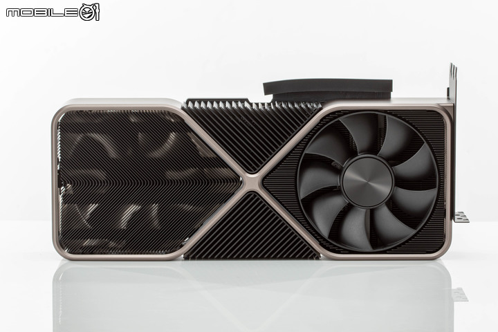 NVIDIA RTX 3090 Founders Edition 創始版顯卡開箱實測 8K 解析度世代將來臨?