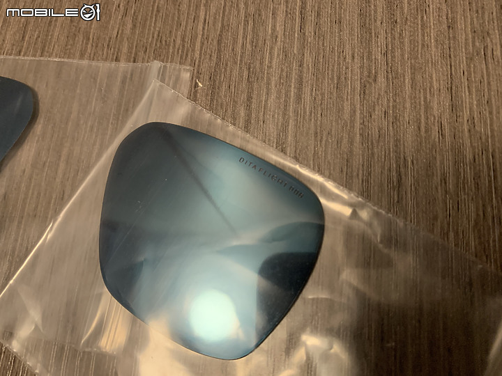 【開箱】EDITH - DITA Flight 006 x Zeiss Photofusion Blue鏡片