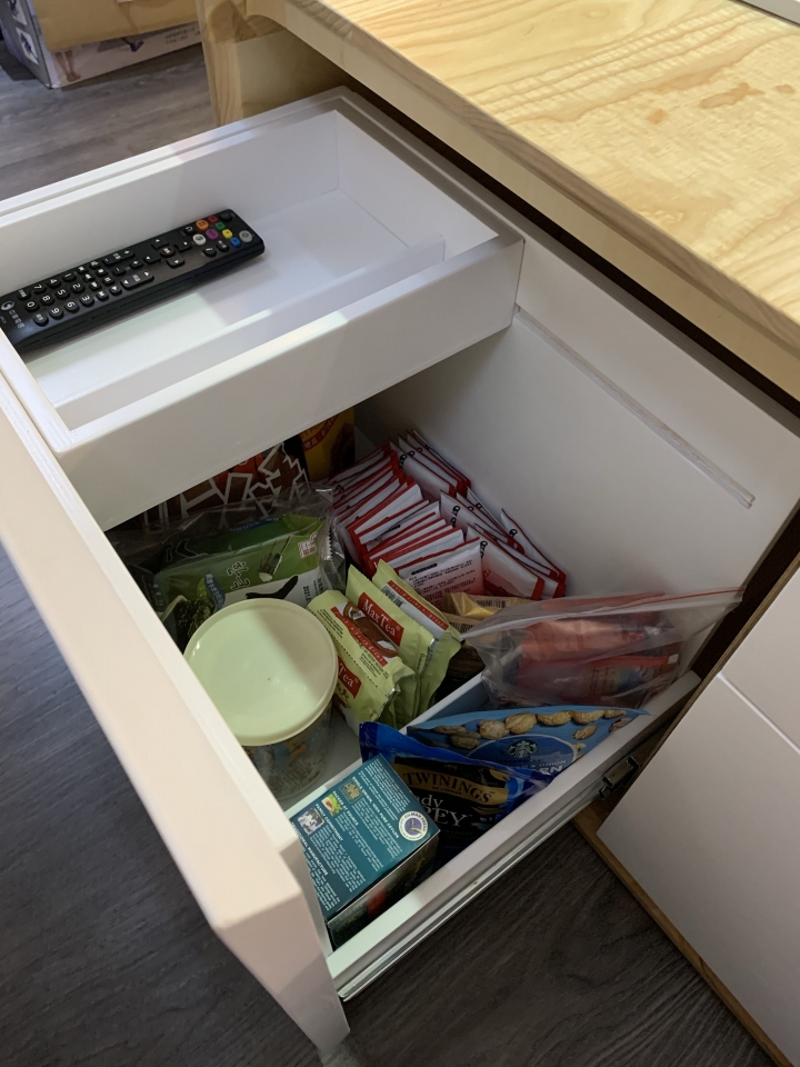 中古屋小宅的客廳收納茶几