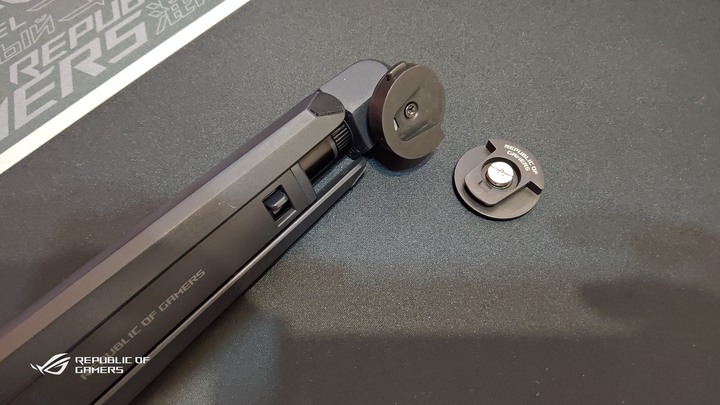 ROG Strix XG17AHPE專業可攜式電競顯示器(簡單開箱-圖文多)
