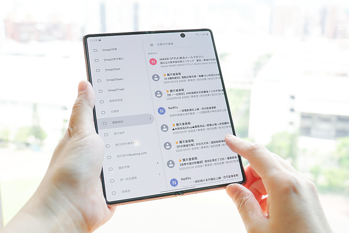 三星Galaxy Z Fold2試用/ 可以像書本一樣好好閱讀的手機