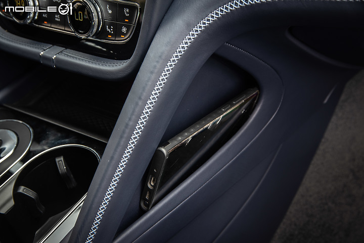 Bentley 新款 Bentayga V8 試駕 古典奢華休旅典範,科技含量益發強大!