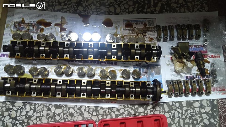 點我看大圖 BMW E34 DIY 專輯30 汽門油封更換