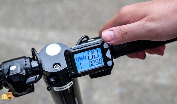 電動滑板車要怎買?購買七大重點報你知!Waymax-X6 碳纖維電動滑板車,購買首選必推它