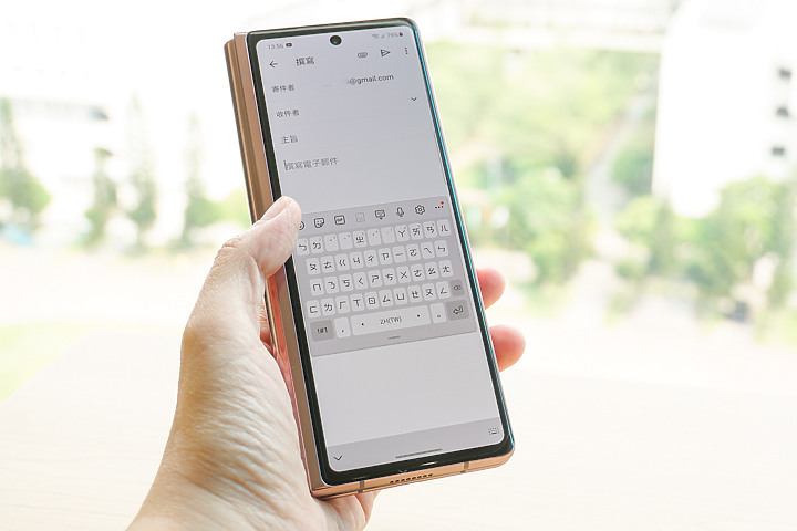 三星Galaxy Z Fold2試用/ 可以像書本一樣好好閱讀的手機