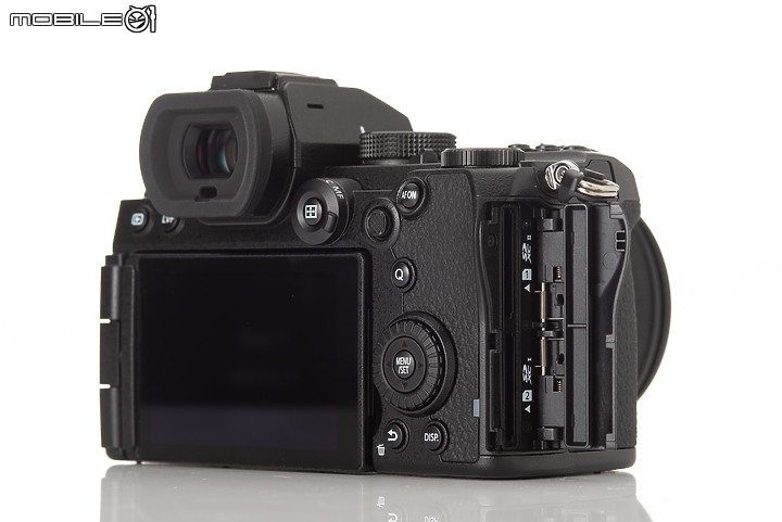 【外觀實拍】Panasonic S5全幅中階機正式發表!雙原生ISO、2420萬畫素還有更小巧的機身
